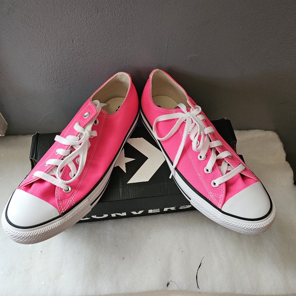 Womans pink converse